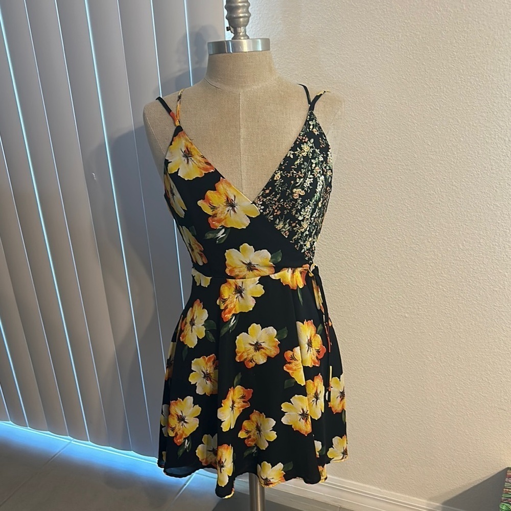 FOREVER 21 FLORAL FAUX WRAP SUNDRESS GUC SZ M CRUISE DATE VACATION EVERYDAY